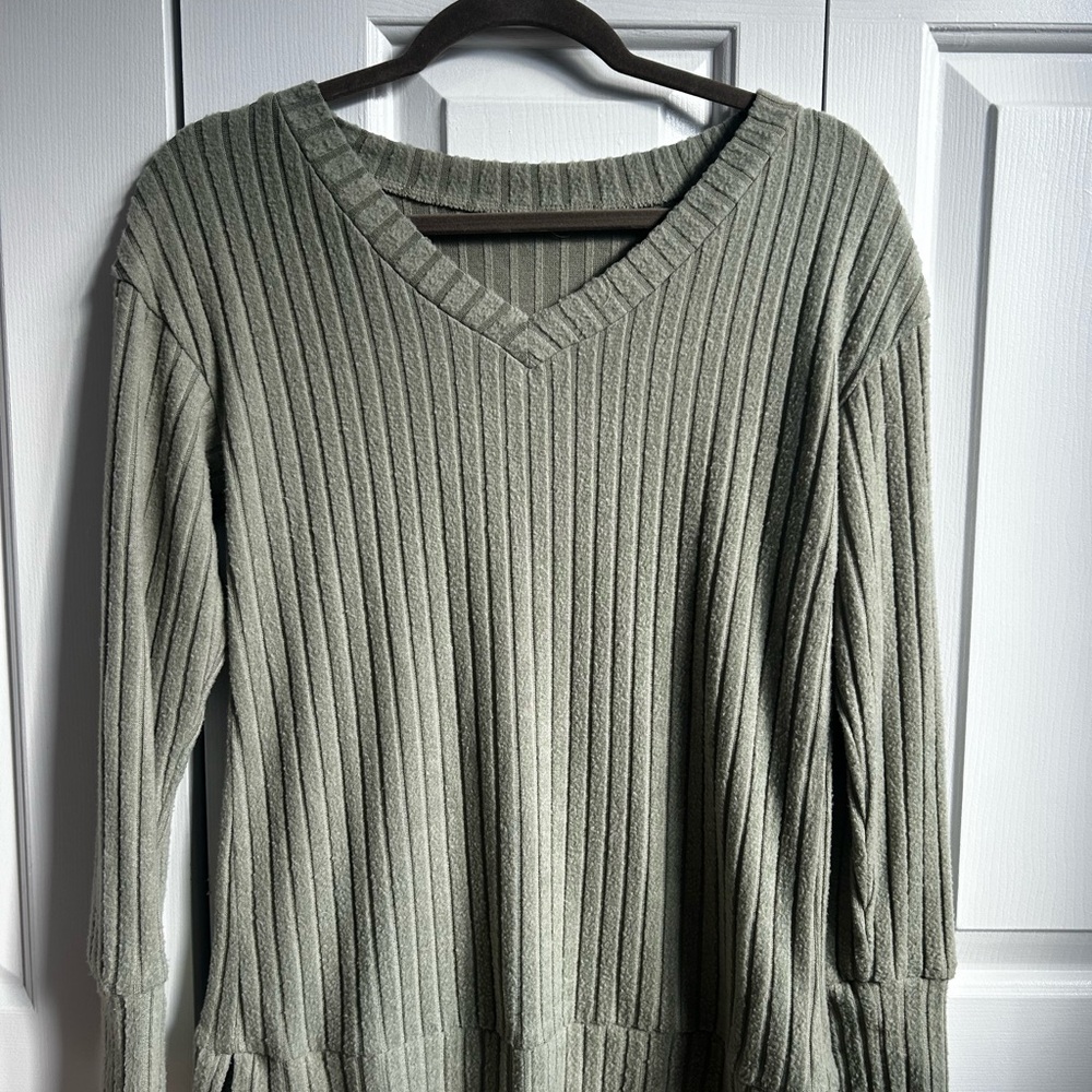 Anrabess Sage Green Ribbed V-Neck Sweater